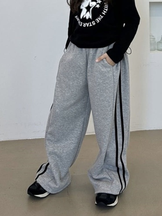 Taping Wide Pants
