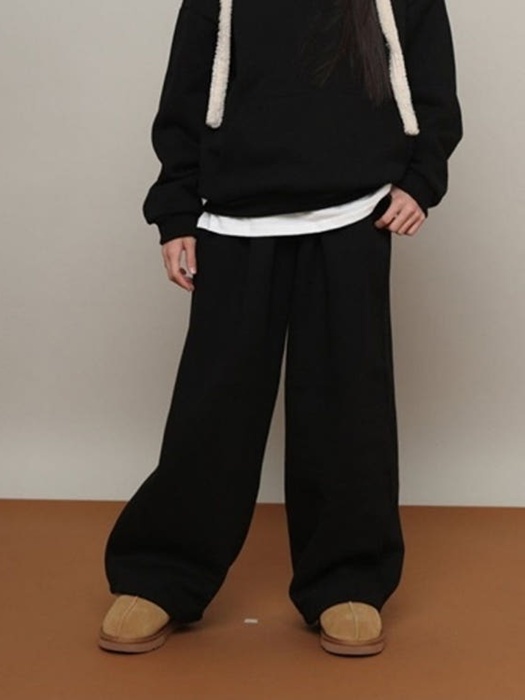 One Tuck Pants