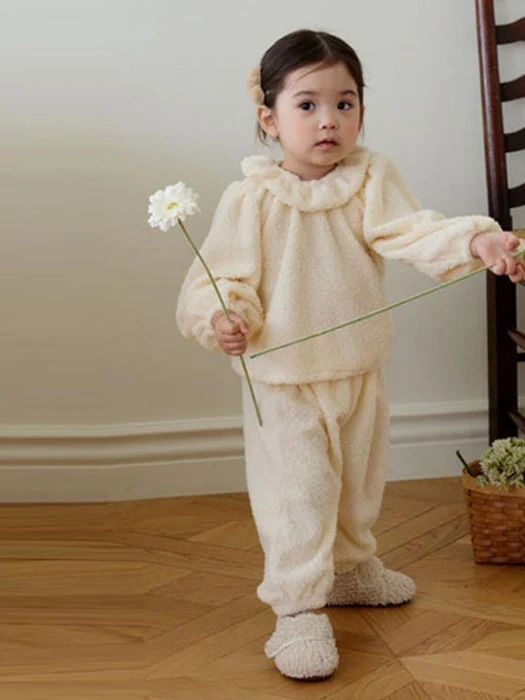Cozy Furry Frill Set Cozy Furry Frill Set