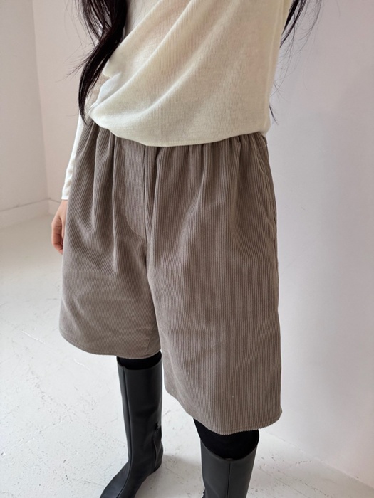 H Corduroy Bermuda Pants H Corduroy Bermuda Pants