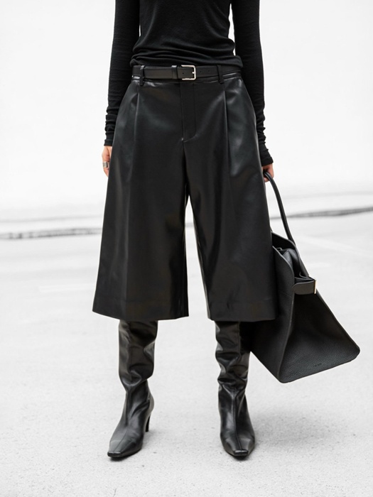 Classic Wide Fit Shiny Bermuda Trousers Classic Wide Fit Shiny Bermuda Trousers