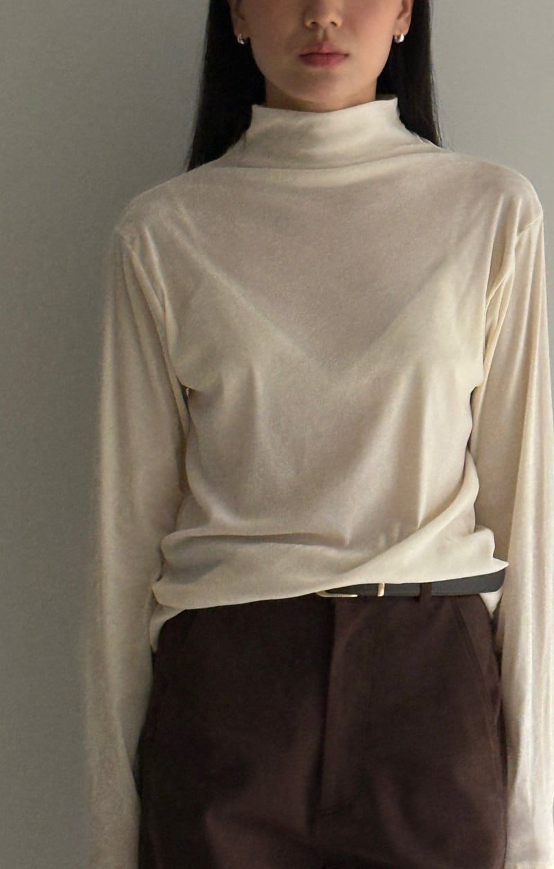 Amygrace - Korean Women Fashion - #momslook - Texture Velvet Tee - 2