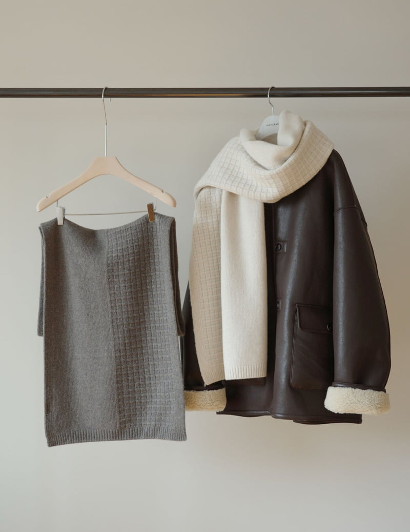 Amygrace - Korean Women Fashion - #momslook - Half Half Muffler - 9