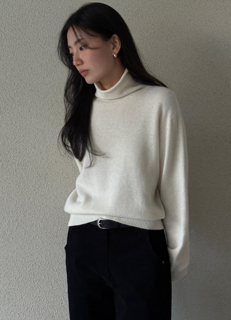 Amygrace - Korean Women Fashion - #momslook - Cashmere Wholegarment Turtleneck Tee - 5