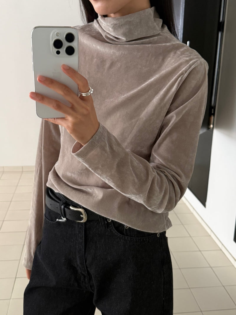 Amygrace - Korean Women Fashion - #momslook - Texture Velvet Tee - 4