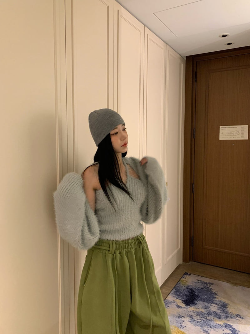 Badcalm - Korean Women Fashion - #restrostyle - V Halter Fur Set - 4