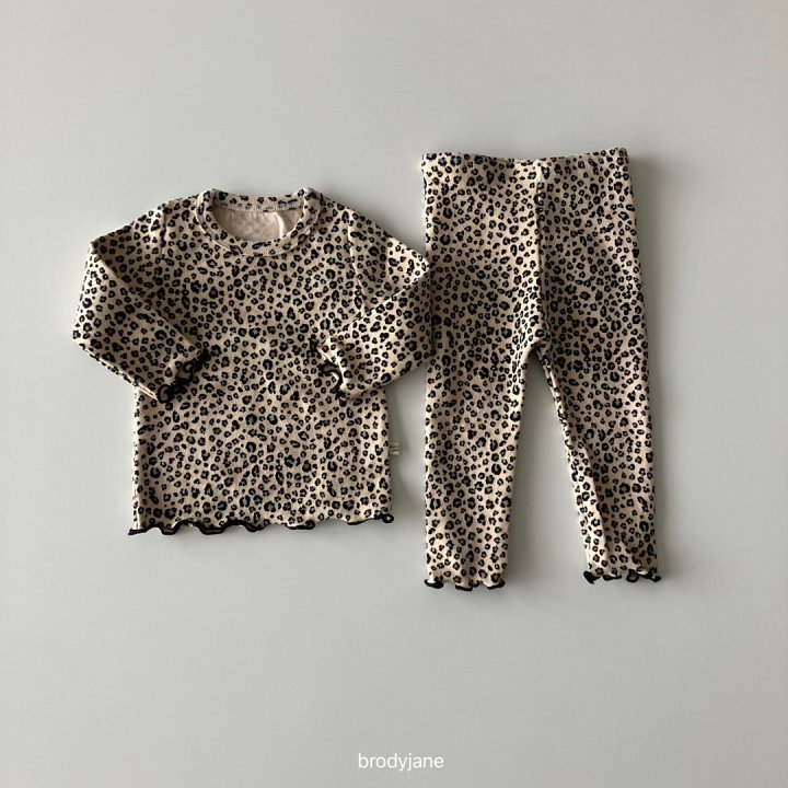 Brody Jane - Korean Baby Fashion - #onlinebabyboutique - Peach Leopard Bib - 7