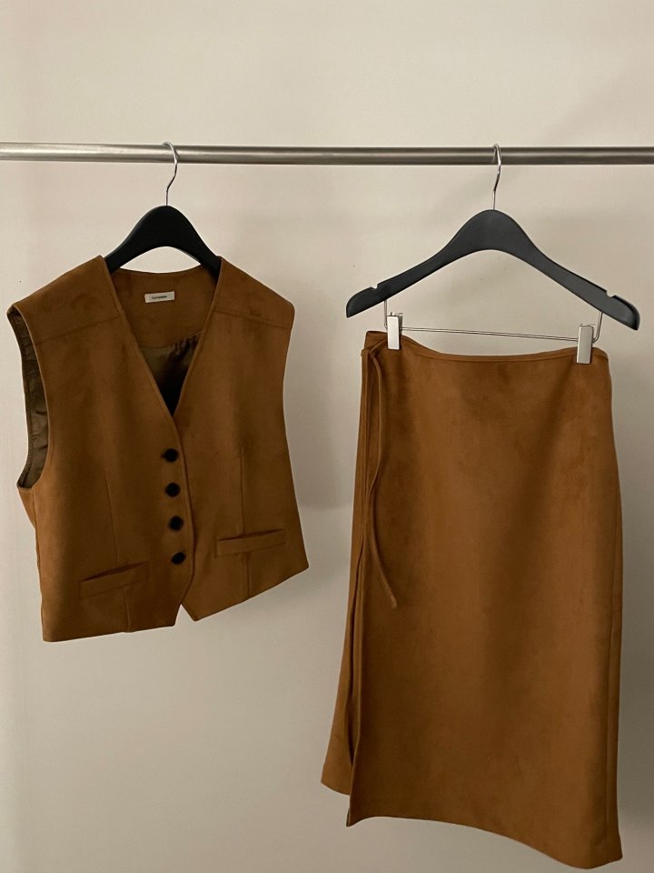 Flatgarden - Korean Women Fashion - #momslook - Suede Vest Wrap Skirt Set - 2