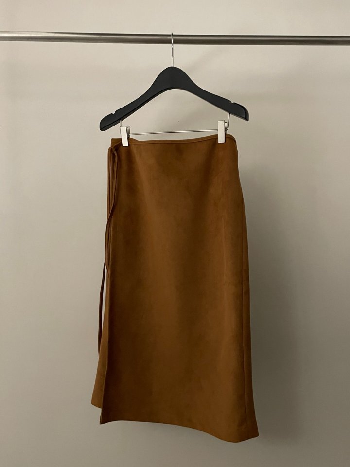 Flatgarden - Korean Women Fashion - #womensfashion - Suede Vest Wrap Skirt Set - 11