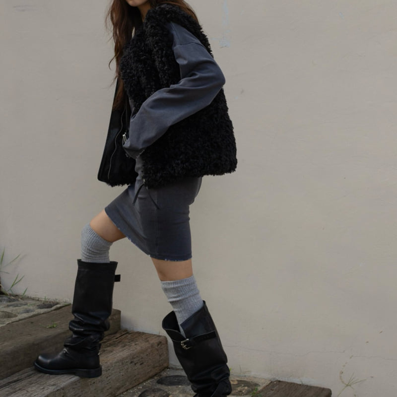 Inssense - Korean Women Fashion - #momslook - Trim Curly Shearling Vest