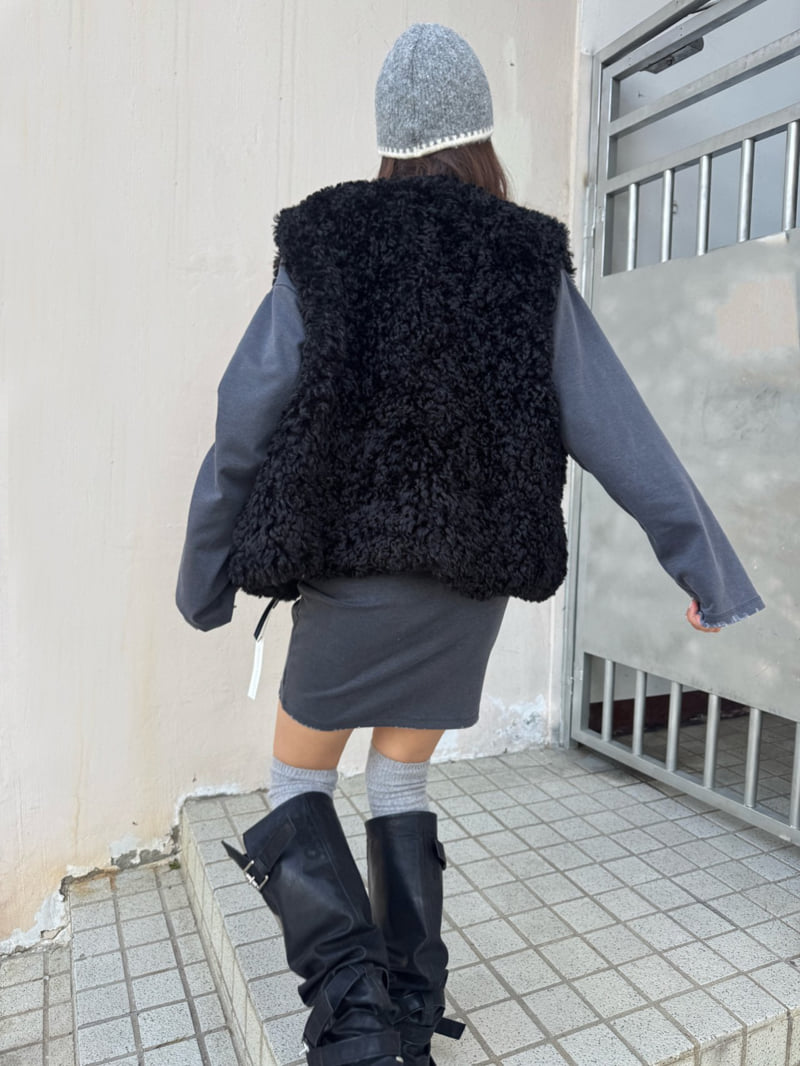 Inssense - Korean Women Fashion - #momslook - Trim Curly Shearling Vest - 3