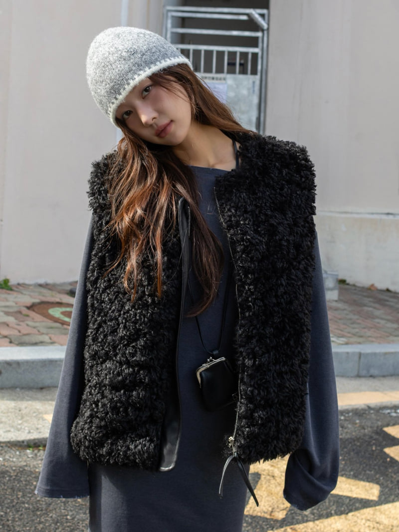 Inssense - Korean Women Fashion - #momslook - Trim Curly Shearling Vest - 4