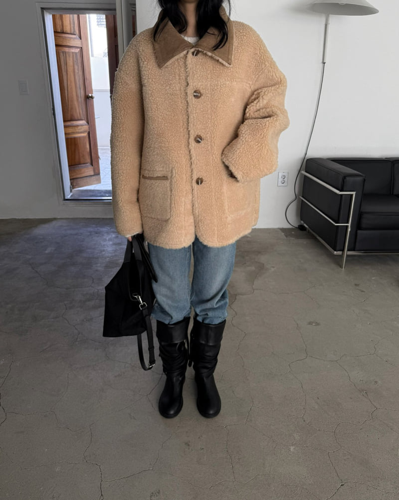 Jade Market - Korean Women Fashion - #womensfashion - Collar Reversible Shearling Coat - 7