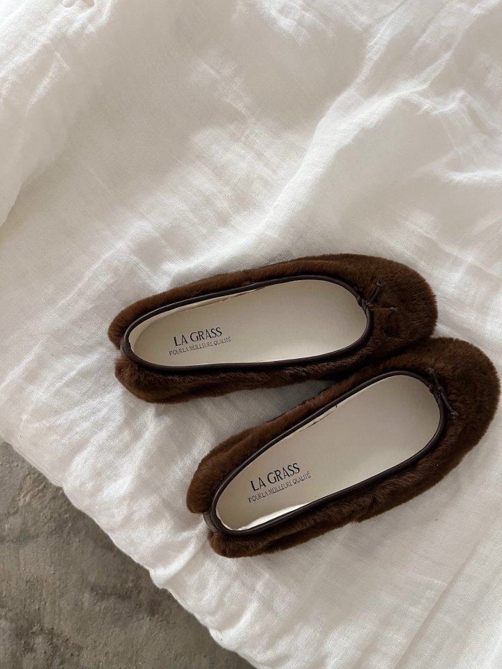 Lagrass - Korean Women Fashion - #romanticstyle - Fuzz Flats