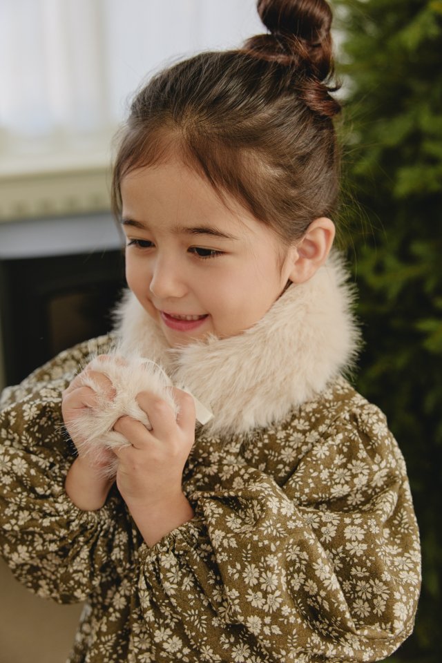 Mon Atelier - Korean Children Fashion - #prettylittlegirls - Pom Pom Neck Warmer - 8