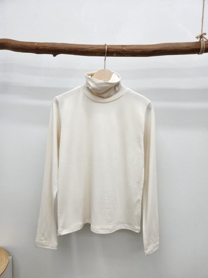 Most - Korean Women Fashion - #momslook - Warm Turtleneck Tee - 4