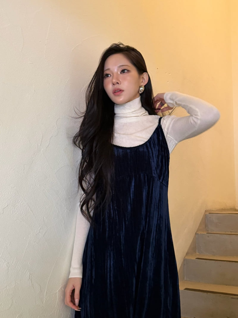 Neroli36 - Korean Women Fashion - #momslook - H Crease Velvet One-piece - 8