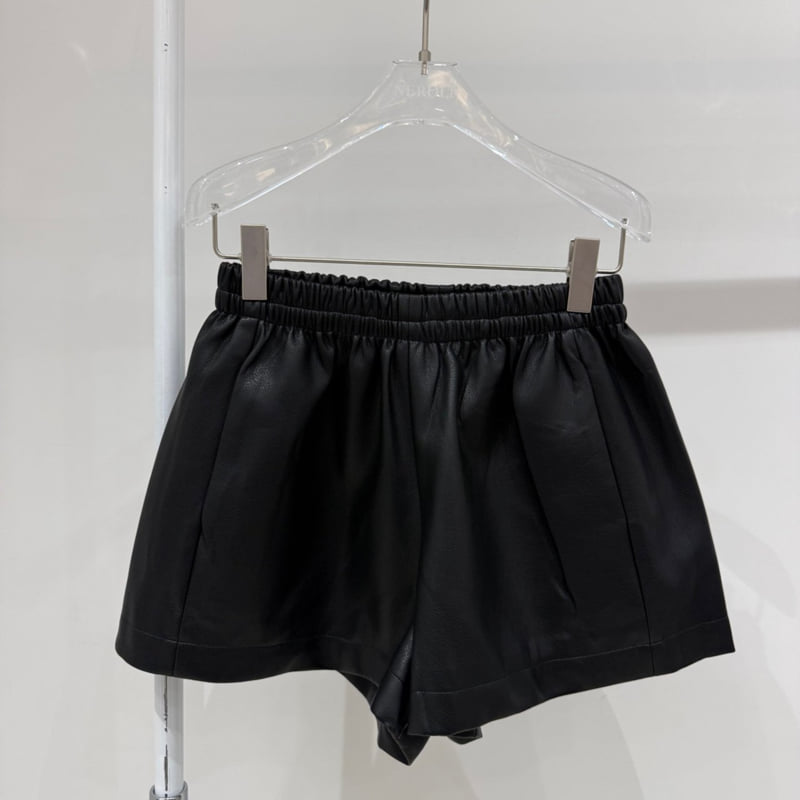 Neroli36 - Korean Women Fashion - #vintageinspired - M Leather Cutoff Half Pants - 2