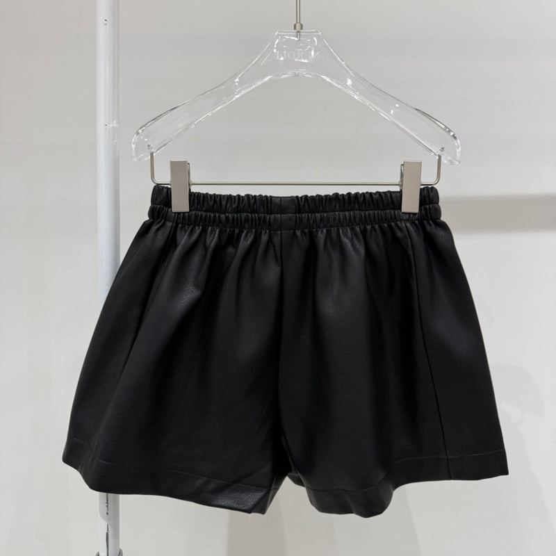 Neroli36 - Korean Women Fashion - #womensfashion - M Leather Cutoff Half Pants