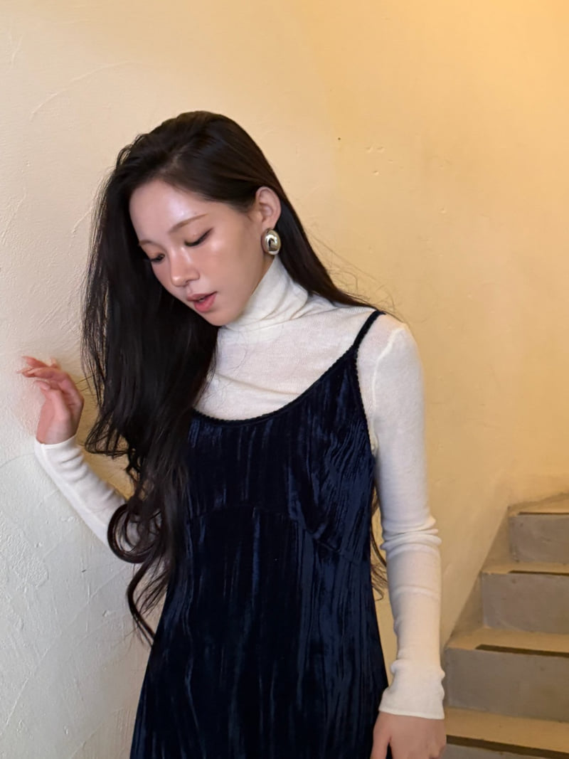 Neroli36 - Korean Women Fashion - #womensfashion - H Crease Velvet One-piece - 7