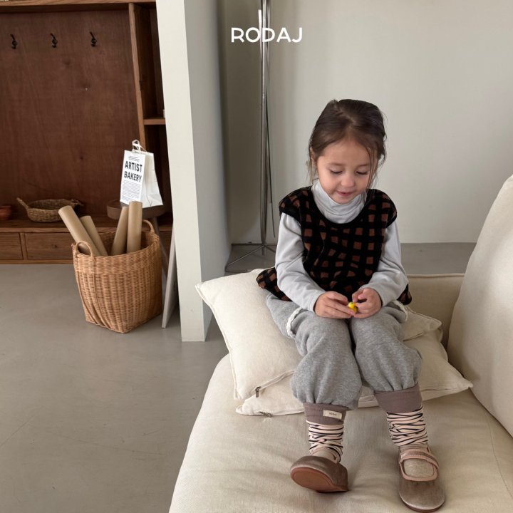 Roda J - Korean Children Fashion - #prettylittlegirls - Baguette Foot Warmer - 5