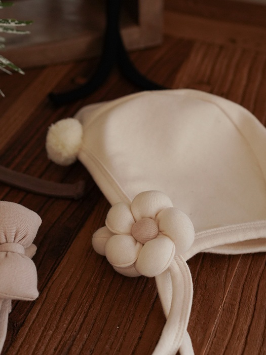 Moby Flower Bonnet