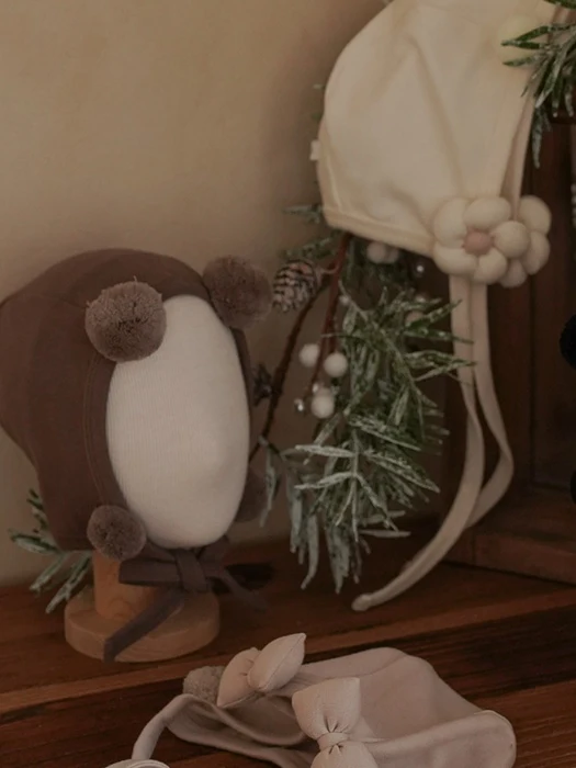 Moby Pom Pom Bonnet