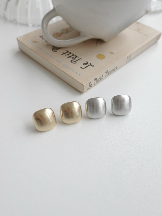 Bron Matte Square Earrings Bron Matte Square Earrings