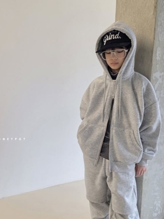 Basic Zip-Up Basic Zip-Up