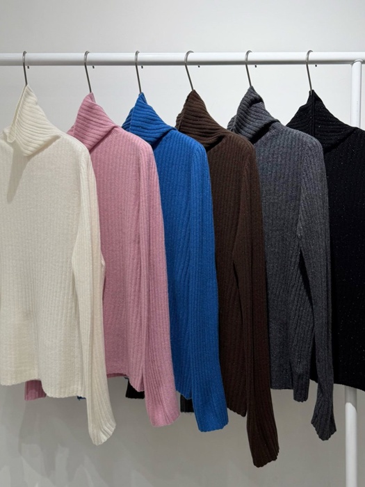M Ribbed Pearl Turtleneck Tee M Ribbed Pearl Turtleneck Tee