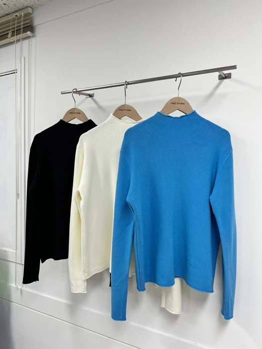 Firm Knit Turtleneck Tee