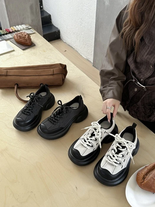 Round Tracking Lightweight Derby Walker Sneakers