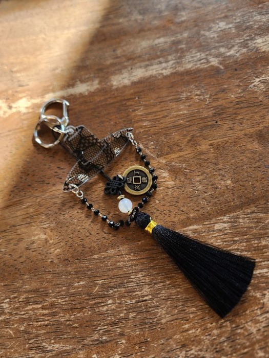 Lace Black Gat Keyring