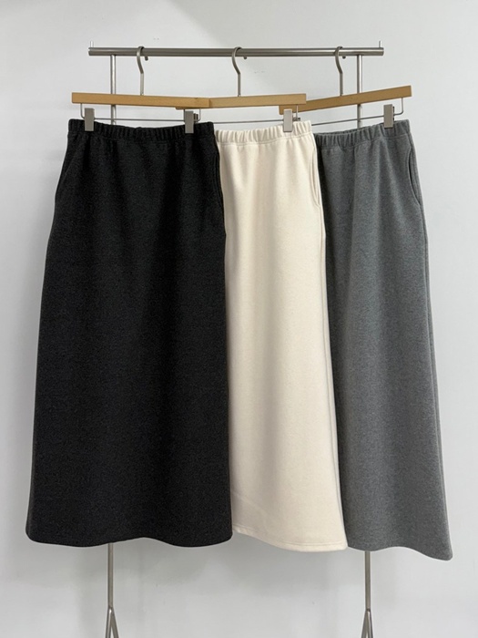 Glow Back Slit Long Skirt