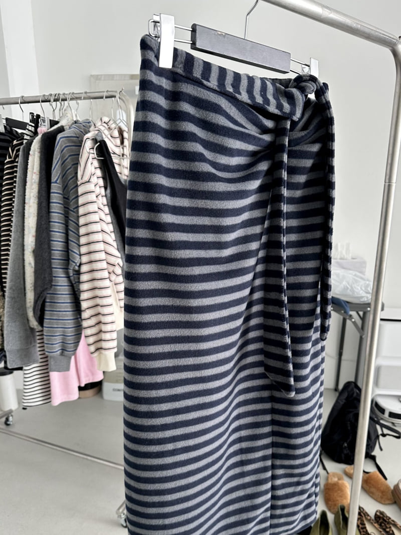 Dress U - Korean Women Fashion - #momslook - Striped Fleece Skirt - 2