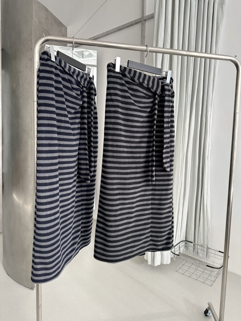 Dress U - Korean Women Fashion - #momslook - Striped Fleece Skirt - 6