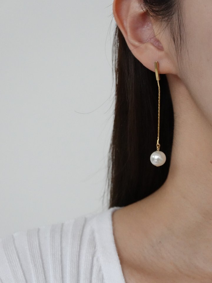 Eeiitt - Korean Women Fashion - #pursuepretty - Baroque Long Drop Pearl Earrings
