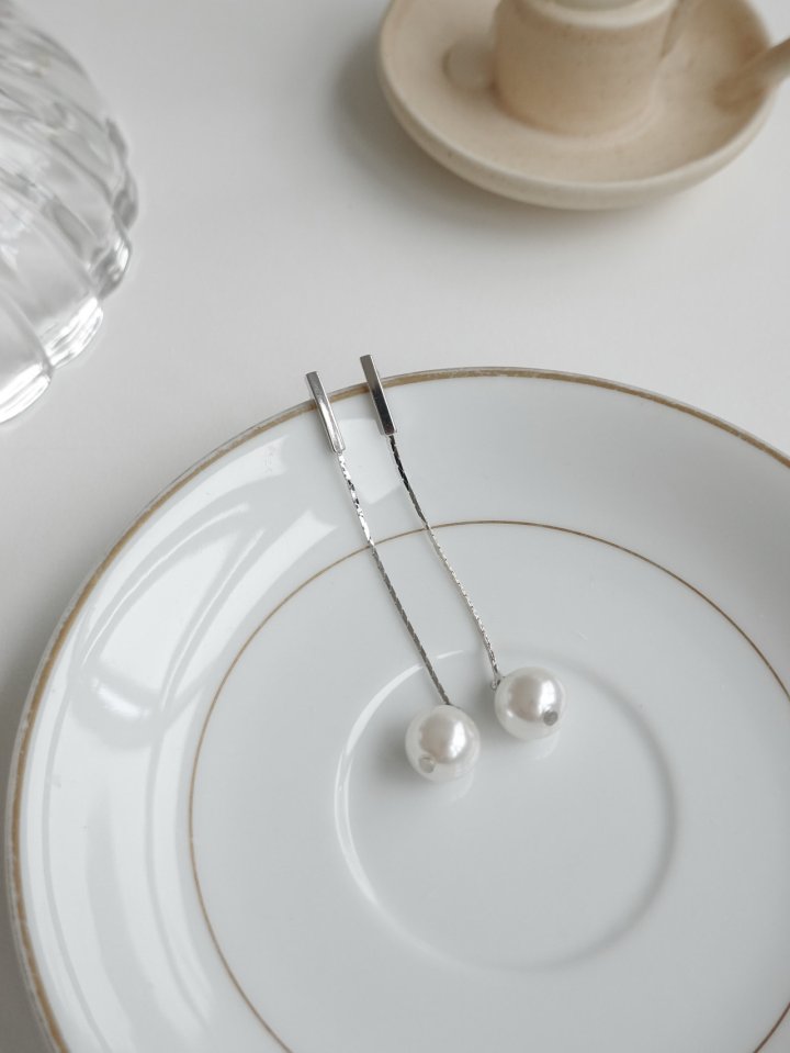 Eeiitt - Korean Women Fashion - #romanticstyle - Baroque Long Drop Pearl Earrings - 4