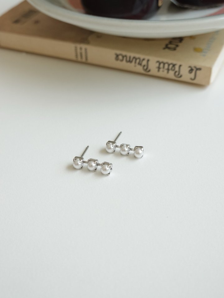 Eeiitt - Korean Women Fashion - #womensfashion - Dite Pearl Earrings - 4