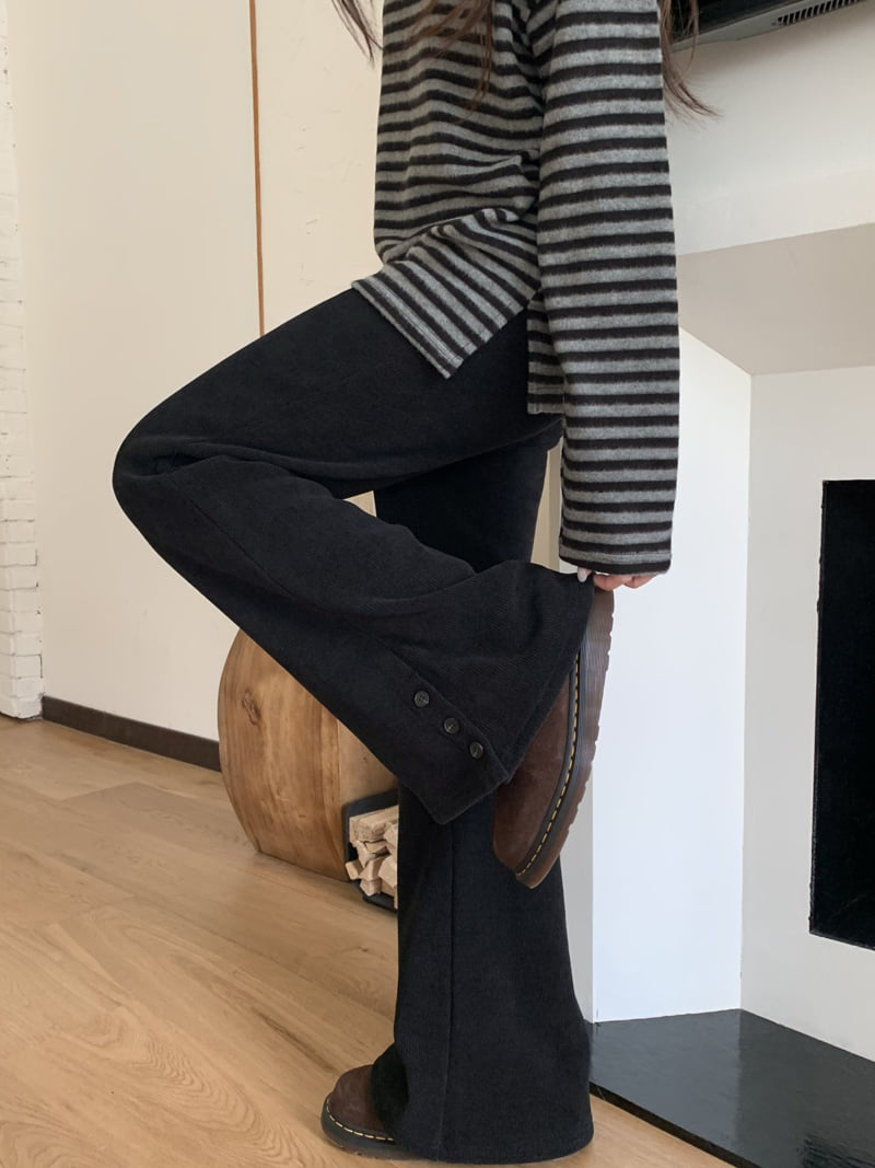 Flatyou - Korean Women Fashion - #womensfashion - Button Fleece Bootcut Pants