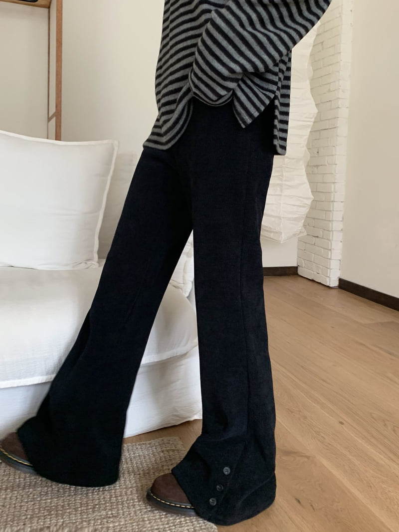 Flatyou - Korean Women Fashion - #womensfashion - Button Fleece Bootcut Pants - 7