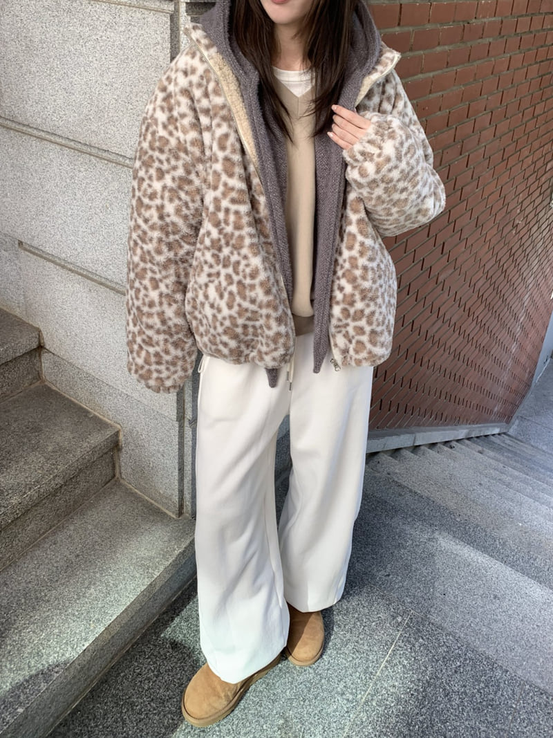 Flatyou - Korean Women Fashion - #momslook - Leopard Fleece Jumper - 4
