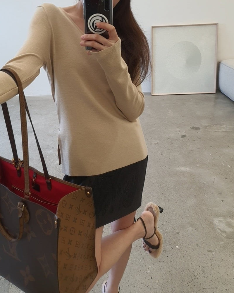 Gentle B - Korean Women Fashion - #vintageinspired - Attention V-Neck Knit - 2
