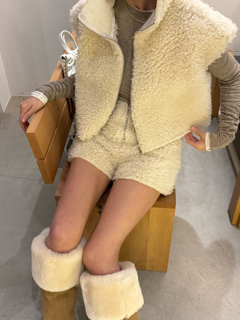 Heil - Korean Women Fashion - #momslook - Shearling Vest - 6