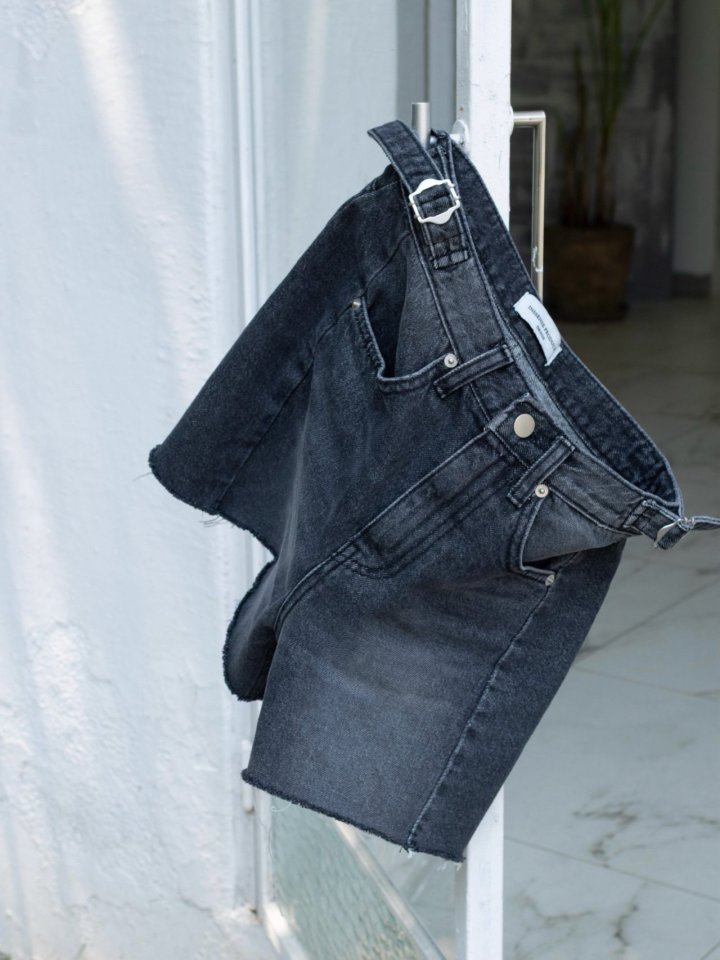 Inssense - Korean Women Fashion - #momslook - Side Incision Belt Detail Denim Shorts - 5