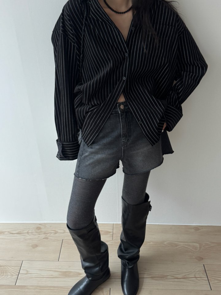 Inssense - Korean Women Fashion - #womensfashion - Side Incision Belt Detail Denim Shorts - 2