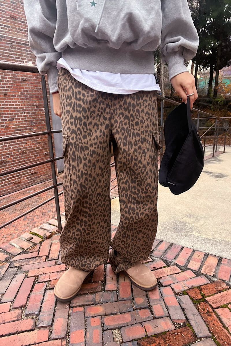 Lagrass - Korean Women Fashion - #momslook - Leopard Pocket Pants - 10