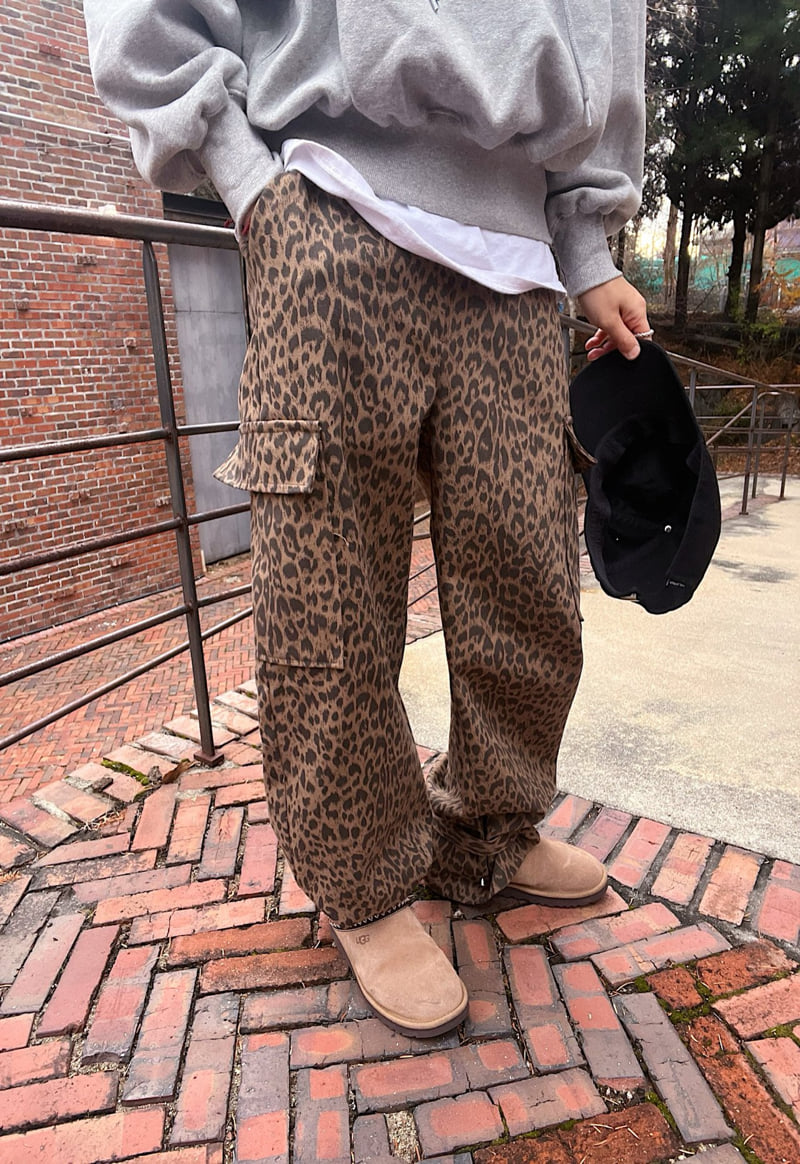 Lagrass - Korean Women Fashion - #womensfashion - Leopard Pocket Pants