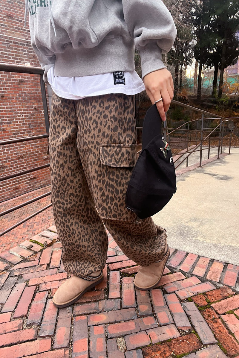 Lagrass - Korean Women Fashion - #womensfashion - Leopard Pocket Pants - 11