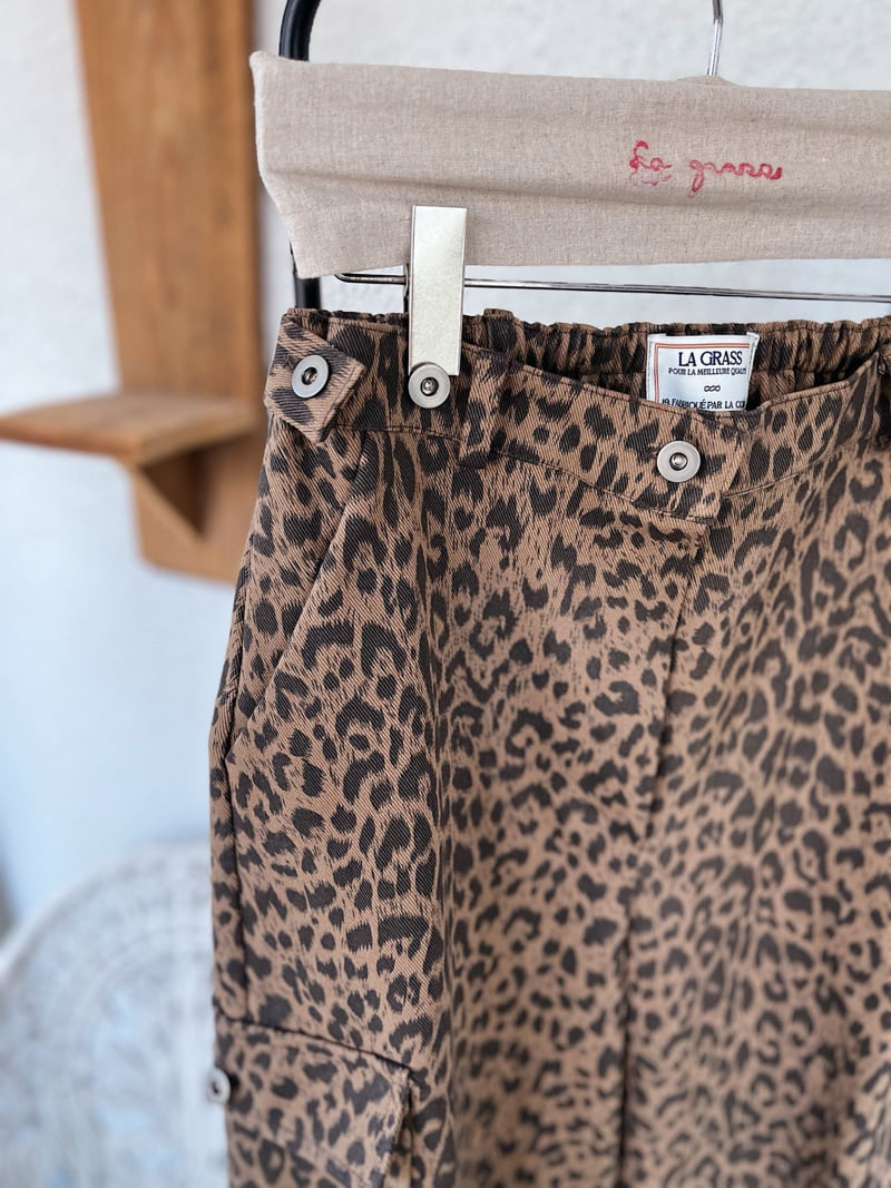 Lagrass - Korean Women Fashion - #womensfashion - Leopard Pocket Pants - 5
